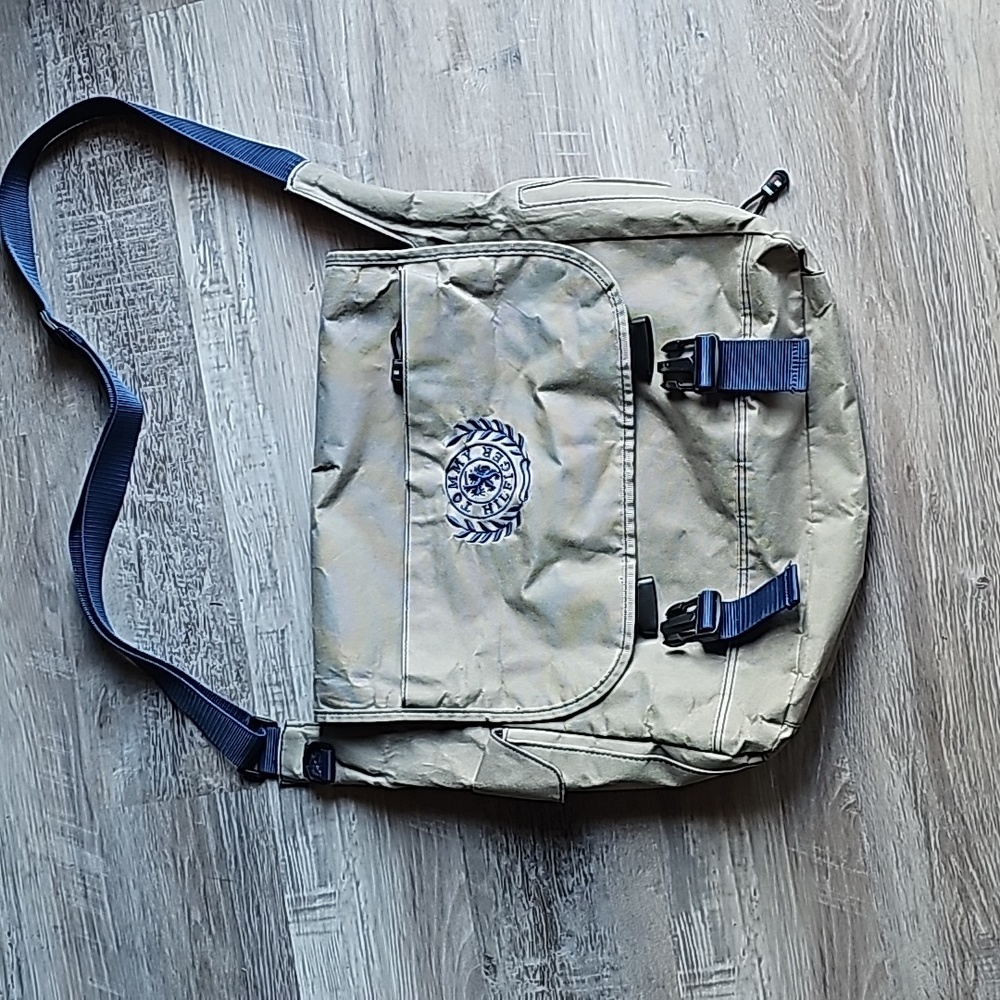 Vintage Tommy Hilfiger Lion Crest messenger shoulder bag.